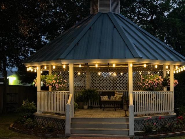Woodbine Inn And Restaurant Madisonville Exterior photo